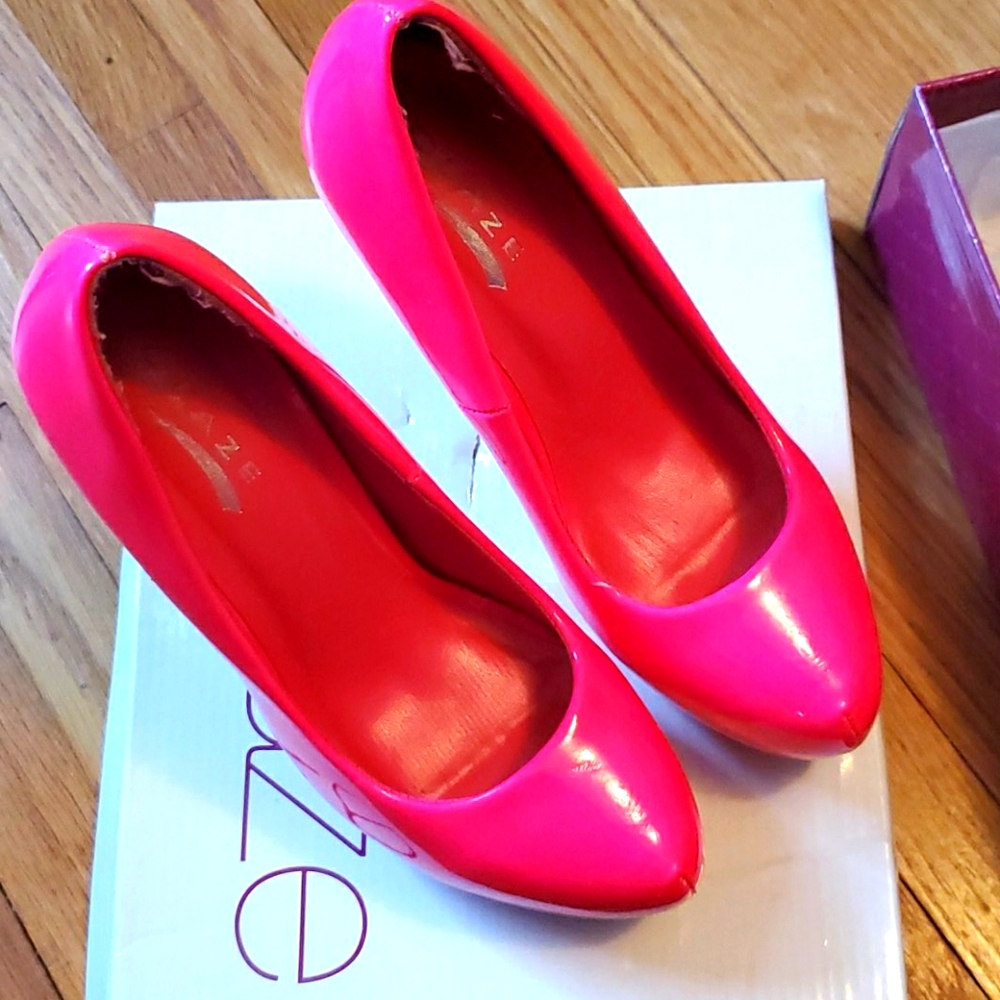 Spicy Spicy Florescent Pink Platforms Size 6.5